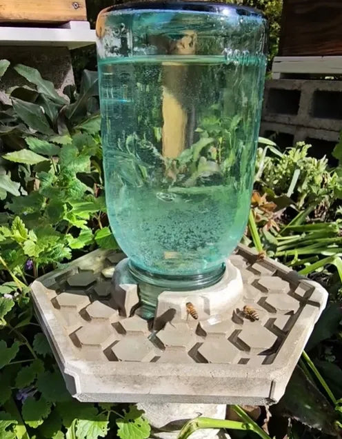 BuzzBloom – Dekorativer Bienen-Trinkplatz für den Garten