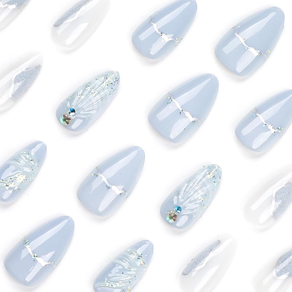 24 Stück Frühling Press-On Nägel Kurz Mandel, YIHONGYAN 3D Strass Muschel-Design Künstliche Nägel Press-Ons Blau Französische Nägel Acryl-Set Klebenägel Vollabdeckung Glitzer Nägel zum Aufkleben für Frauen
