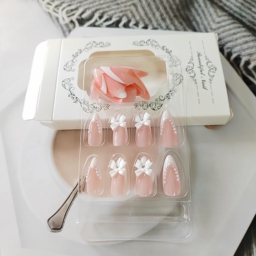 24 Stück Frühling Press-On Nägel Kurz Mandel, YIHONGYAN 3D Strass Muschel-Design Künstliche Nägel Press-Ons Blau Französische Nägel Acryl-Set Klebenägel Vollabdeckung Glitzer Nägel zum Aufkleben für Frauen