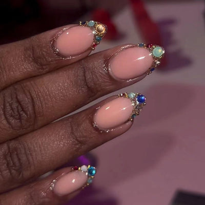 24 Stück Frühling Press-On Nägel Kurz Mandel, YIHONGYAN 3D Strass Muschel-Design Künstliche Nägel Press-Ons Blau Französische Nägel Acryl-Set Klebenägel Vollabdeckung Glitzer Nägel zum Aufkleben für Frauen