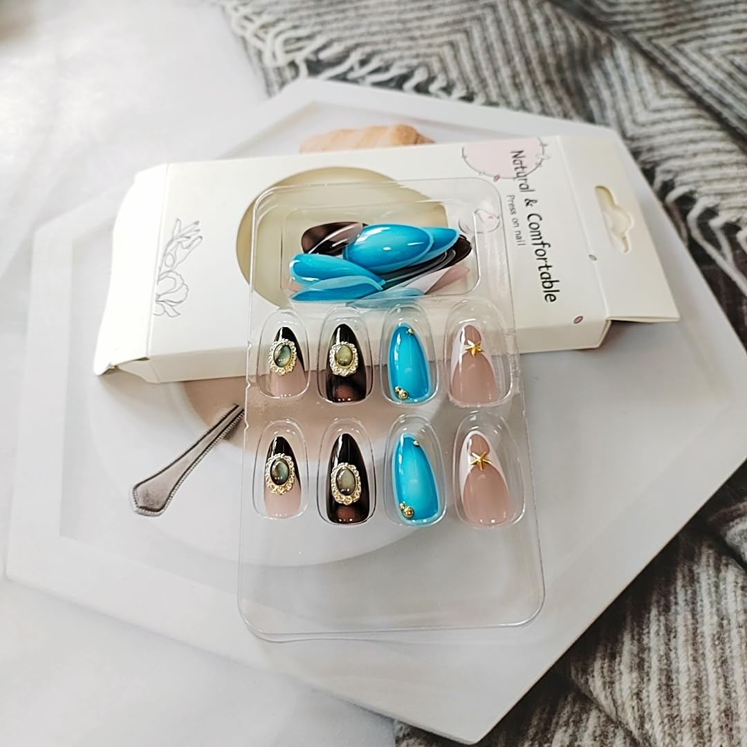 24 Stück Frühling Press-On Nägel Kurz Mandel, YIHONGYAN 3D Strass Muschel-Design Künstliche Nägel Press-Ons Blau Französische Nägel Acryl-Set Klebenägel Vollabdeckung Glitzer Nägel zum Aufkleben für Frauen