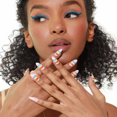 24 Stück Frühling Press-On Nägel Kurz Mandel, YIHONGYAN 3D Strass Muschel-Design Künstliche Nägel Press-Ons Blau Französische Nägel Acryl-Set Klebenägel Vollabdeckung Glitzer Nägel zum Aufkleben für Frauen