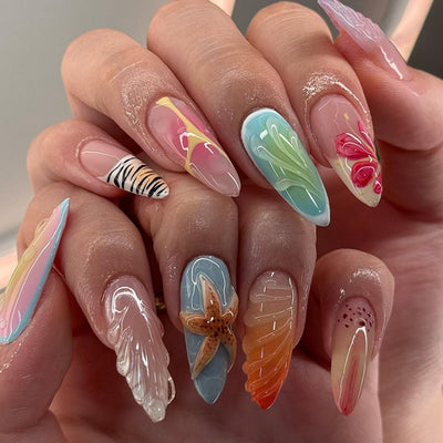 24 Stück Frühling Press-On Nägel Kurz Mandel, YIHONGYAN 3D Strass Muschel-Design Künstliche Nägel Press-Ons Blau Französische Nägel Acryl-Set Klebenägel Vollabdeckung Glitzer Nägel zum Aufkleben für Frauen