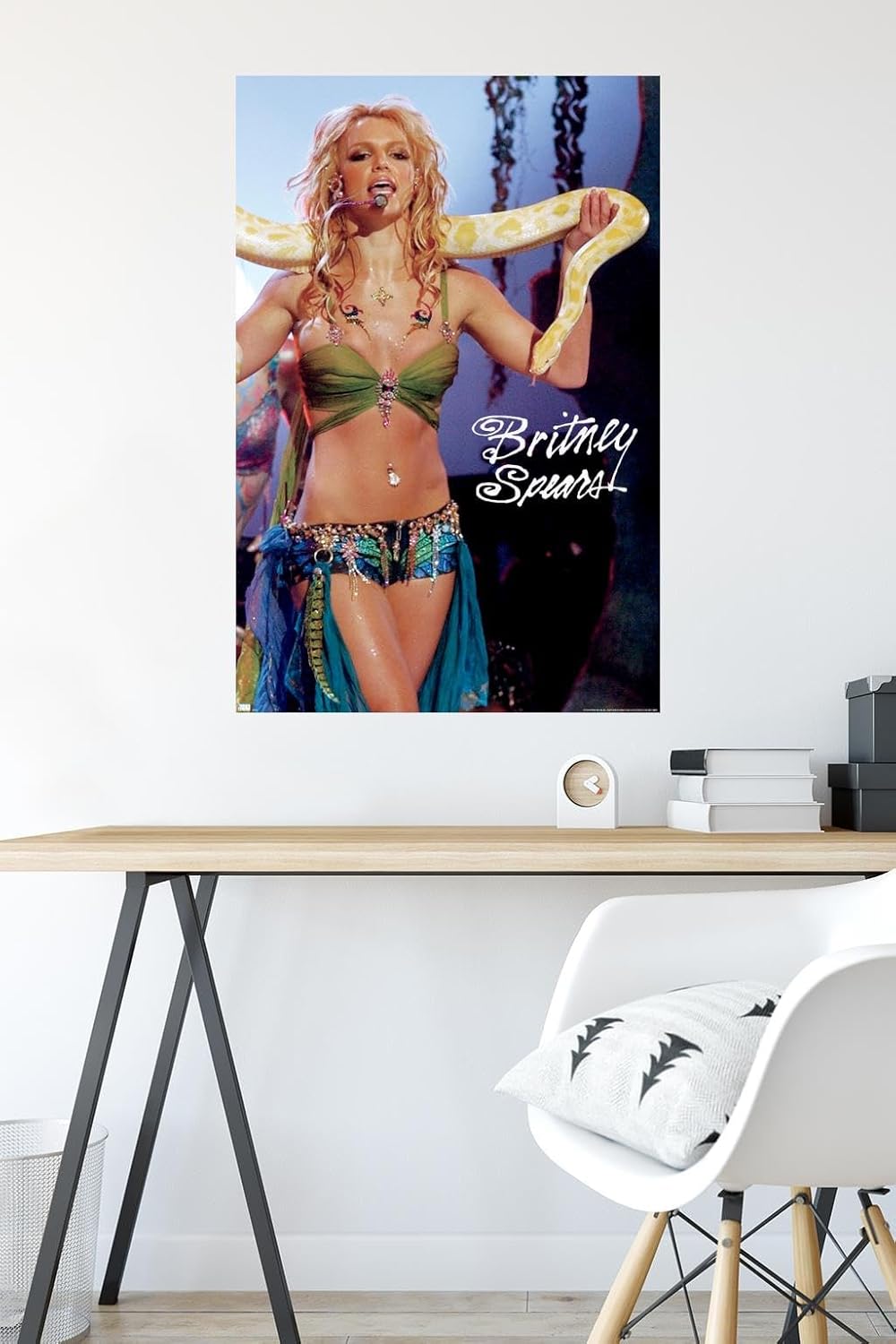 Trends International Britney Spears – 2001 VMA Wandposter, 34L x 22,4B, Ungerahmte Version