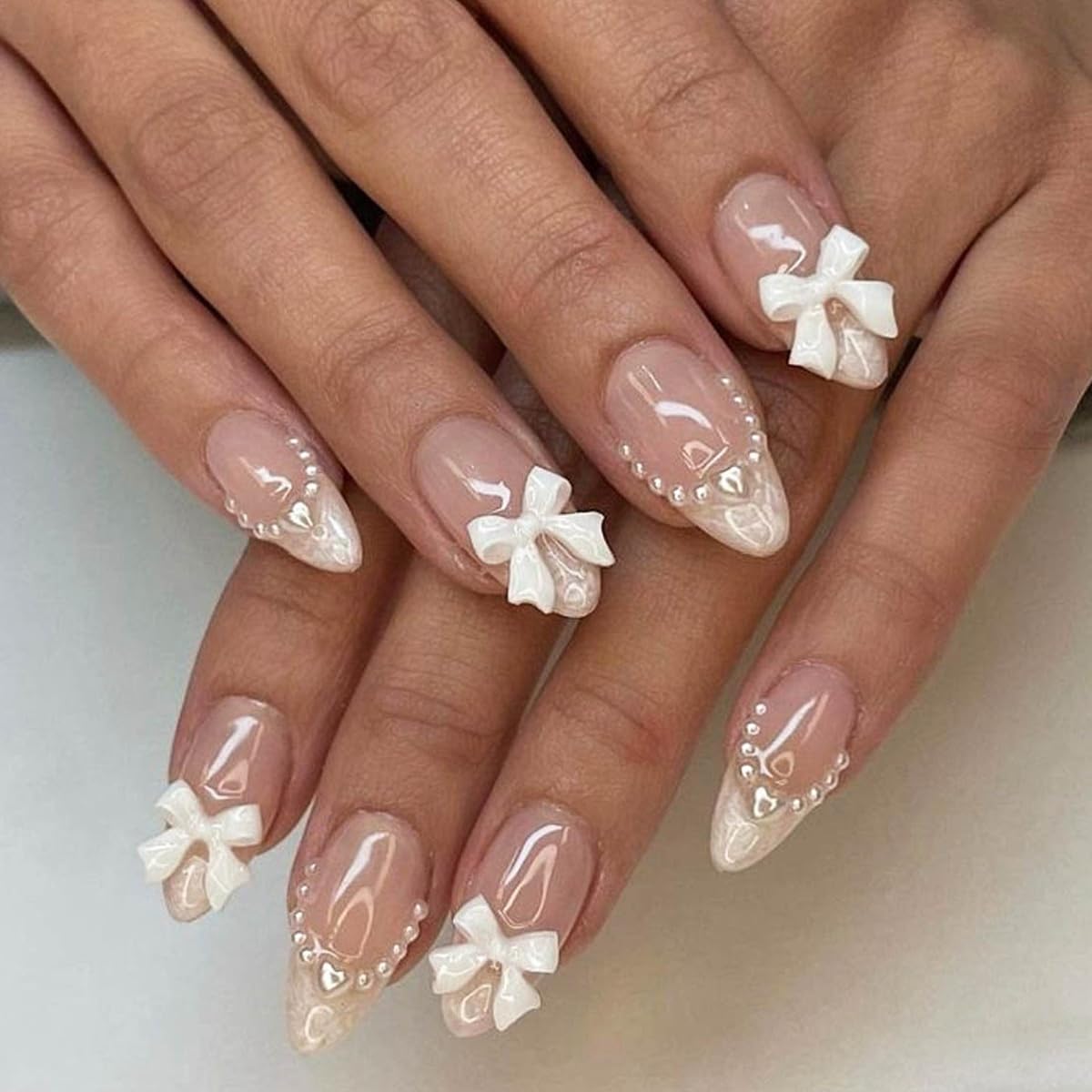 24 Stück Frühling Press-On Nägel Kurz Mandel, YIHONGYAN 3D Strass Muschel-Design Künstliche Nägel Press-Ons Blau Französische Nägel Acryl-Set Klebenägel Vollabdeckung Glitzer Nägel zum Aufkleben für Frauen