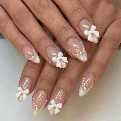 24 Stück Frühling Press-On Nägel Kurz Mandel, YIHONGYAN 3D Strass Muschel-Design Künstliche Nägel Press-Ons Blau Französische Nägel Acryl-Set Klebenägel Vollabdeckung Glitzer Nägel zum Aufkleben für Frauen