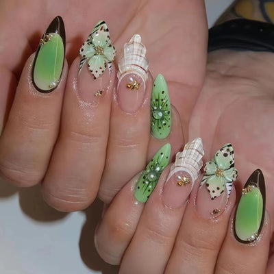 24 Stück Frühling Press-On Nägel Kurz Mandel, YIHONGYAN 3D Strass Muschel-Design Künstliche Nägel Press-Ons Blau Französische Nägel Acryl-Set Klebenägel Vollabdeckung Glitzer Nägel zum Aufkleben für Frauen