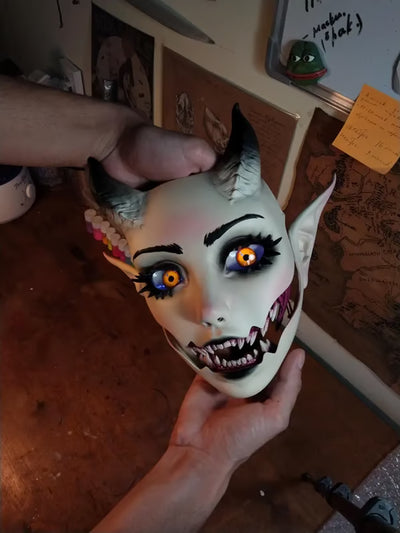 🔥Blitzverkauf 49 % RABATT 🎭Babydoll-Maske: Hochwertig und verstellbar für Komfort😈