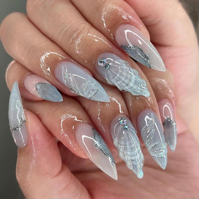 24 Stück Frühling Press-On Nägel Kurz Mandel, YIHONGYAN 3D Strass Muschel-Design Künstliche Nägel Press-Ons Blau Französische Nägel Acryl-Set Klebenägel Vollabdeckung Glitzer Nägel zum Aufkleben für Frauen