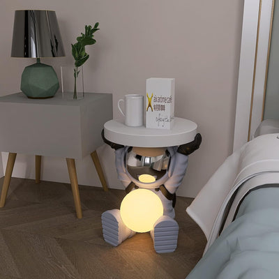 Astronautentisch mit rundem Tischplatte 19,7" x 17,7" Sofa-Beistelltisch mit Mondlampe Moderner Harz-Akzent Astronautenfigur für Schlafzimmer, Wohnzimmer, Zuhause, Rosa