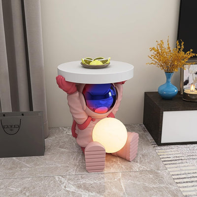 Astronautentisch mit rundem Tischplatte 19,7" x 17,7" Sofa-Beistelltisch mit Mondlampe Moderner Harz-Akzent Astronautenfigur für Schlafzimmer, Wohnzimmer, Zuhause, Rosa