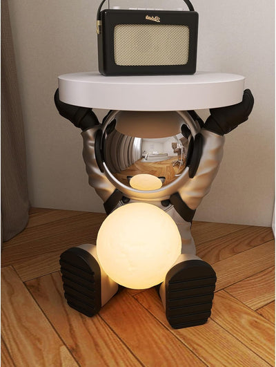 Astronautentisch mit rundem Tischplatte 19,7" x 17,7" Sofa-Beistelltisch mit Mondlampe Moderner Harz-Akzent Astronautenfigur für Schlafzimmer, Wohnzimmer, Zuhause, Rosa