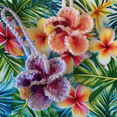 Hibiskusblume Auto Hängedeko, Gehäkelte Hawaiianische Tropenblumen Taschenanhänger Deko Rückspiegel Strandaccessoires (Rosa)