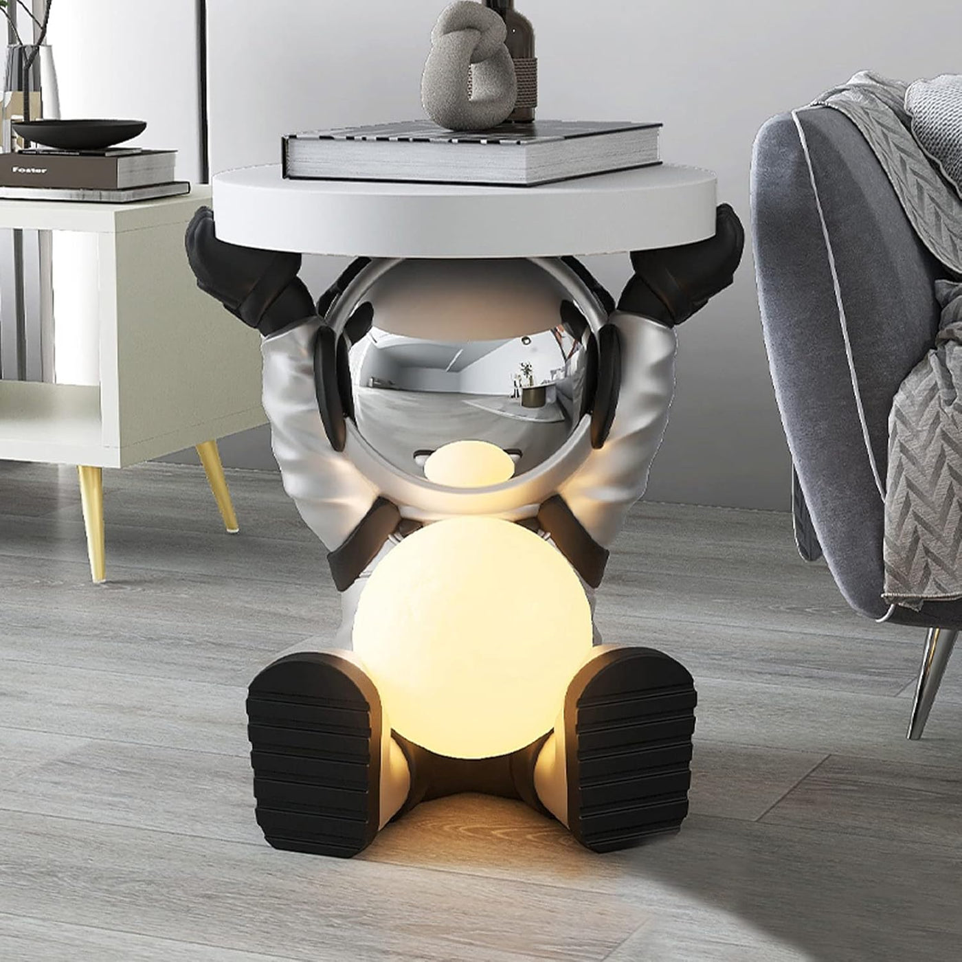 Astronautentisch mit rundem Tischplatte 19,7" x 17,7" Sofa-Beistelltisch mit Mondlampe Moderner Harz-Akzent Astronautenfigur für Schlafzimmer, Wohnzimmer, Zuhause, Rosa