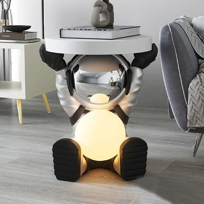 Astronautentisch mit rundem Tischplatte 19,7" x 17,7" Sofa-Beistelltisch mit Mondlampe Moderner Harz-Akzent Astronautenfigur für Schlafzimmer, Wohnzimmer, Zuhause, Rosa