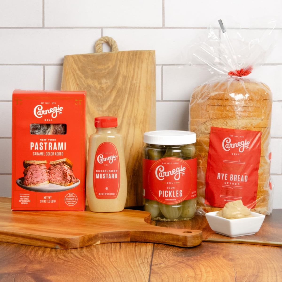 Carnegie Deli New York Pastrami Sandwich Kit | Pastrami, Roggenbrot, Senf & Gewürzgurken (für 4 Personen)