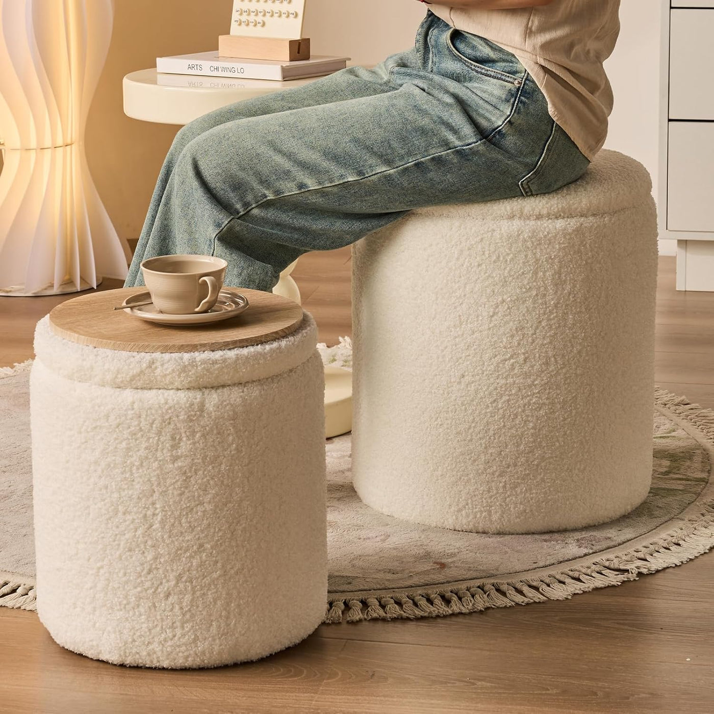 Rundes 2er-Set Aufbewahrungs-Ottoman – Gepolsterter Samt Schminktischhocker für Make-up Multifunktionale Ottomane Couchtisch Gepolsterter Sitz Fußablage für Wohnzimmer & Schlafzimmer (Weiß)