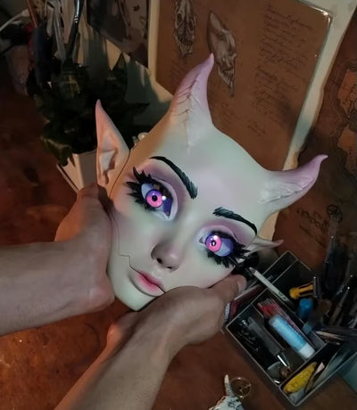 🔥Blitzverkauf 49 % RABATT 🎭Babydoll-Maske: Hochwertig und verstellbar für Komfort😈