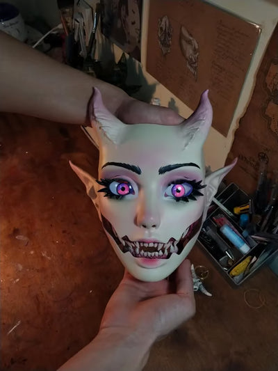 🔥Blitzverkauf 49 % RABATT 🎭Babydoll-Maske: Hochwertig und verstellbar für Komfort😈